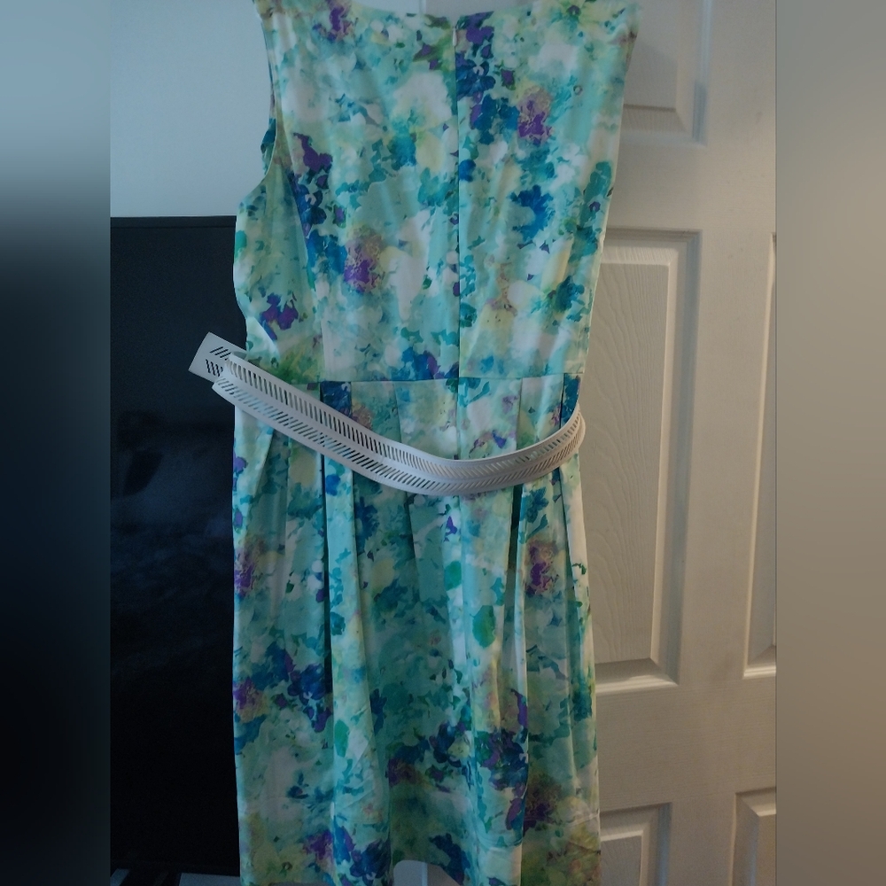 Floral Sleeveless Dress - Picture 5 of 5